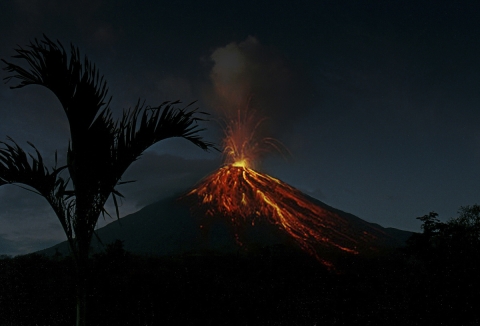 erupce sopky Arenal v roce 2001