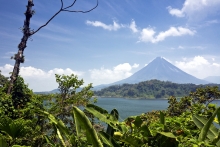 vulkán a stejnojmenné jezero Arenal